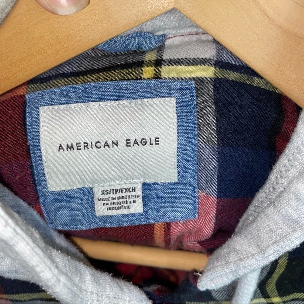 American Eagle Cozy Cabin Cropped Hoodie Flannel - Picture 8 of 8